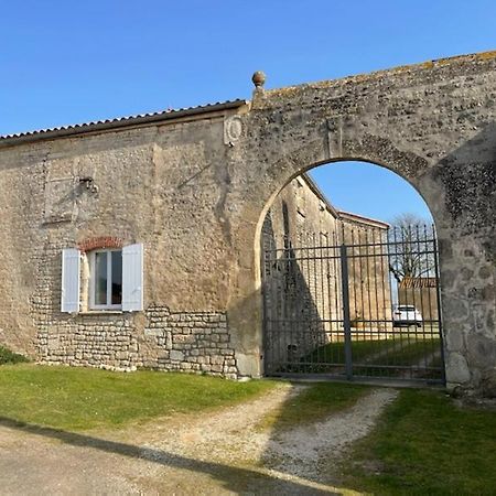 La Commanderie des Templiers Gîte 4 étoiles Saint-Etienne-de-Brillouet Esterno foto