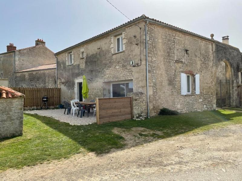 La Commanderie des Templiers Gîte 4 étoiles Saint-Etienne-de-Brillouet Esterno foto